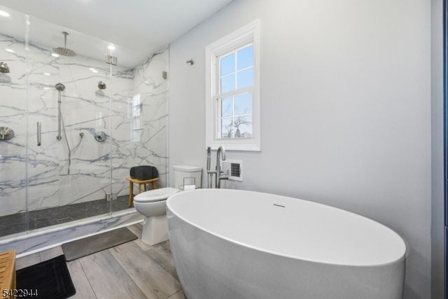 52 Country Squire Way, Branchburg Twp., NJ 08876