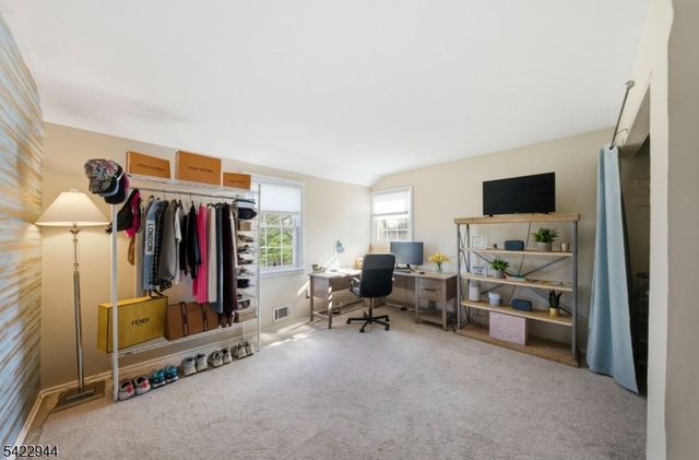 52 Country Squire Way, Branchburg Twp., NJ 08876
