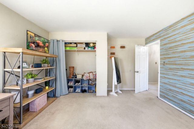 52 Country Squire Way, Branchburg Twp., NJ 08876