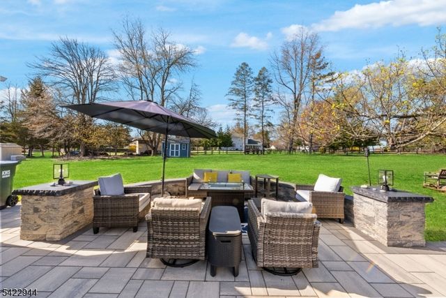 52 Country Squire Way, Branchburg Twp., NJ 08876