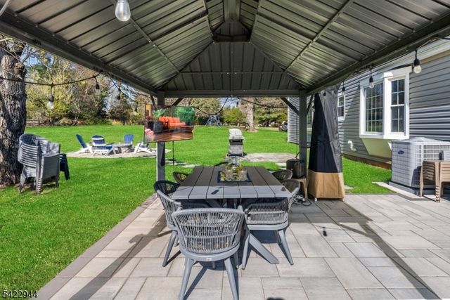 52 Country Squire Way, Branchburg Twp., NJ 08876
