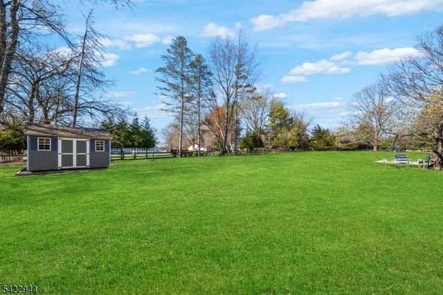 52 Country Squire Way, Branchburg Twp., NJ 08876