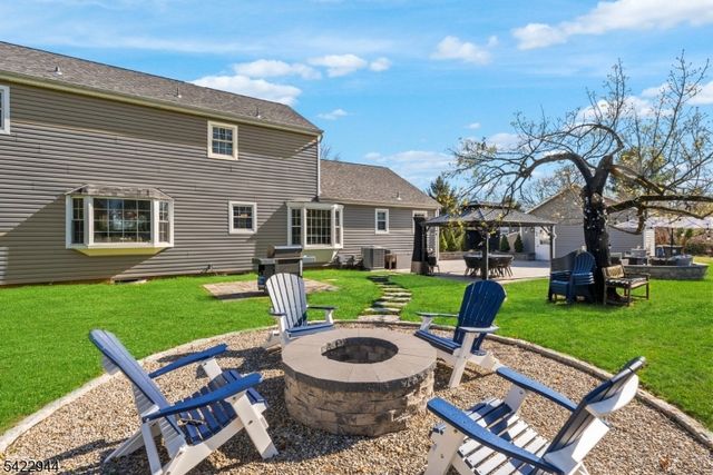 52 Country Squire Way, Branchburg Twp., NJ 08876