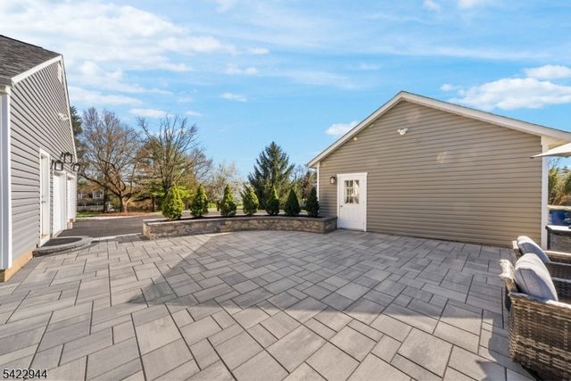 52 Country Squire Way, Branchburg Twp., NJ 08876