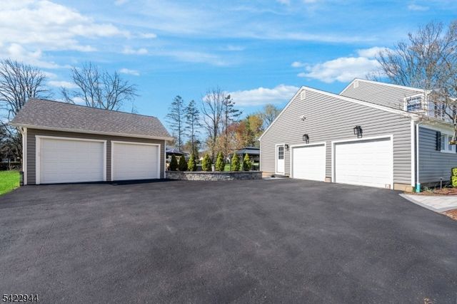 52 Country Squire Way, Branchburg Twp., NJ 08876