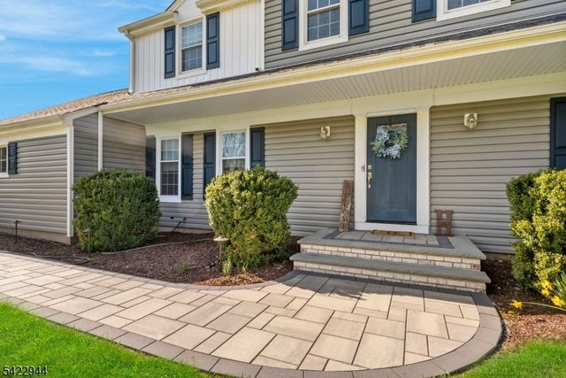52 Country Squire Way, Branchburg Twp., NJ 08876