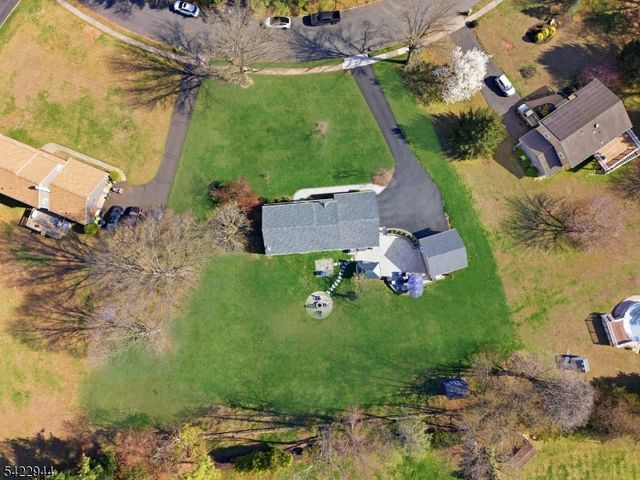52 Country Squire Way, Branchburg Twp., NJ 08876