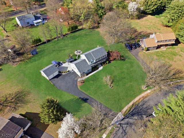 52 Country Squire Way, Branchburg Twp., NJ 08876