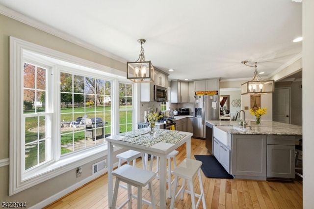 52 Country Squire Way, Branchburg Twp., NJ 08876
