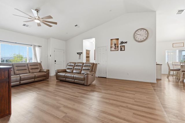 1037 Royal Oak Street, Porterville, CA 93257