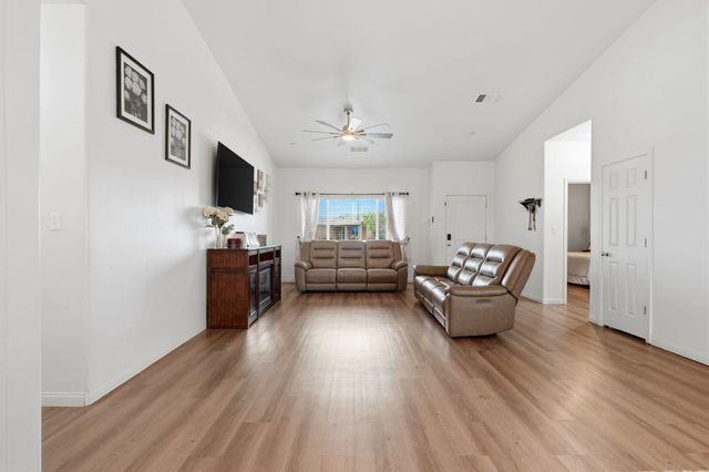 1037 Royal Oak Street, Porterville, CA 93257