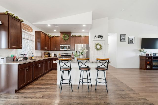 1037 Royal Oak Street, Porterville, CA 93257