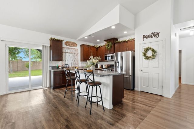 1037 Royal Oak Street, Porterville, CA 93257