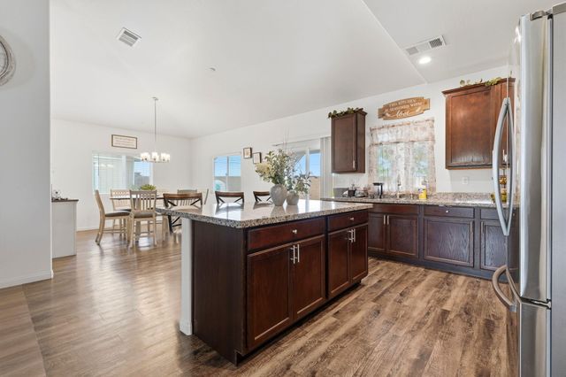 1037 Royal Oak Street, Porterville, CA 93257