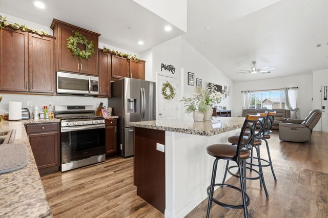 1037 Royal Oak Street, Porterville, CA 93257