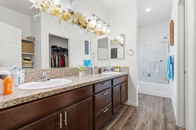 1037 Royal Oak Street, Porterville, CA 93257