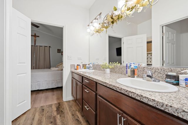 1037 Royal Oak Street, Porterville, CA 93257