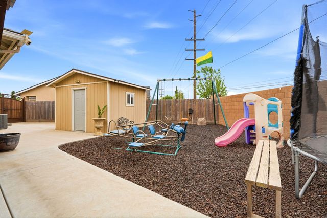 1037 Royal Oak Street, Porterville, CA 93257