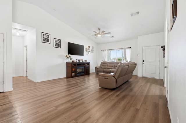 1037 Royal Oak Street, Porterville, CA 93257