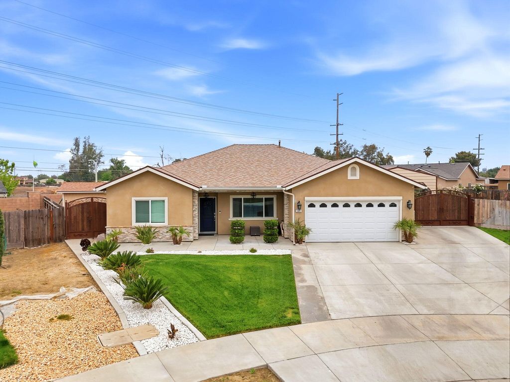 1037 Royal Oak Street, Porterville, CA 93257