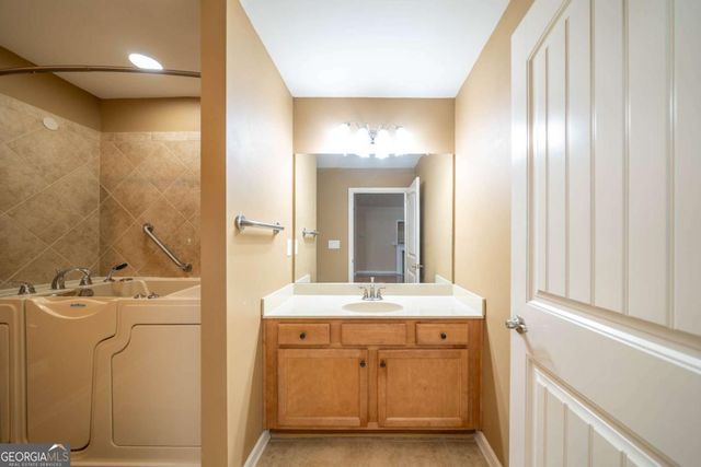 18 Mary Lane NE, White, GA 30184