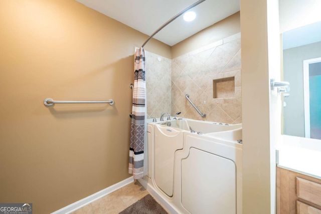 18 Mary Lane NE, White, GA 30184