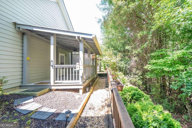 18 Mary Lane NE, White, GA 30184