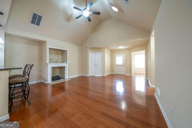 18 Mary Lane NE, White, GA 30184