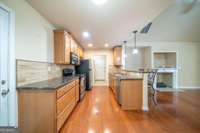 18 Mary Lane NE, White, GA 30184