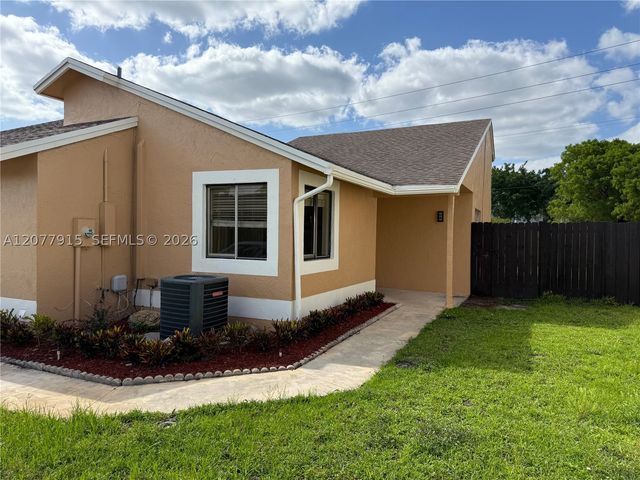 920 SW 111th Ave 1, Pembroke Pines, FL 33025