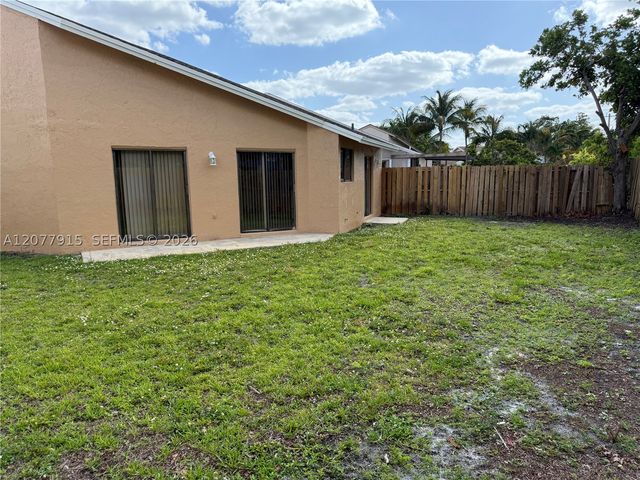920 SW 111th Ave 1, Pembroke Pines, FL 33025