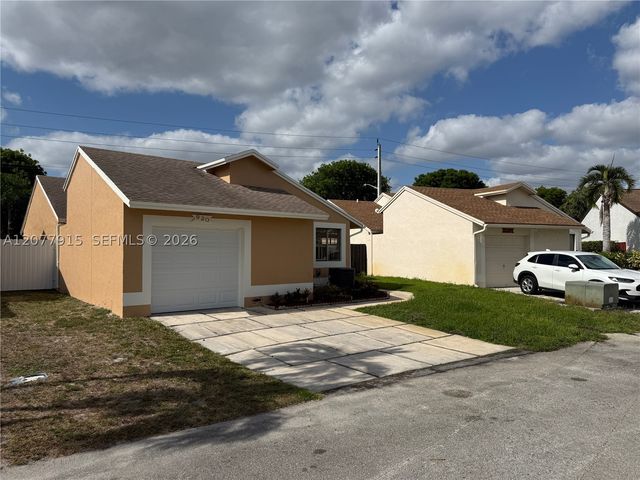 920 SW 111th Ave 1, Pembroke Pines, FL 33025