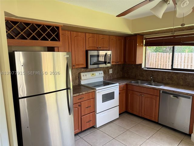 920 SW 111th Ave 1, Pembroke Pines, FL 33025