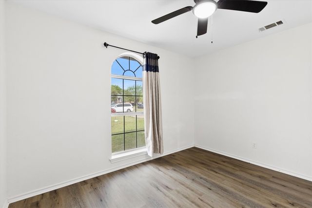 3242 Spring Meadow Lane, Grand Prairie, TX 75052