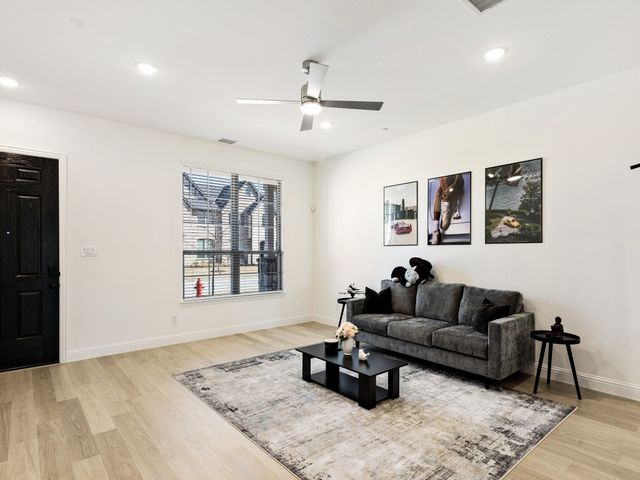 7039 Granbury Lane, Grand Prairie, TX 75054