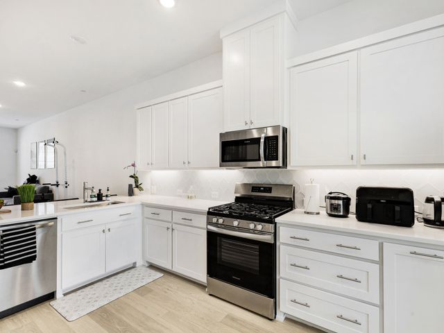 7039 Granbury Lane, Grand Prairie, TX 75054