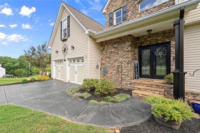 15 Hyalite Road E, Dahlonega, GA 30533