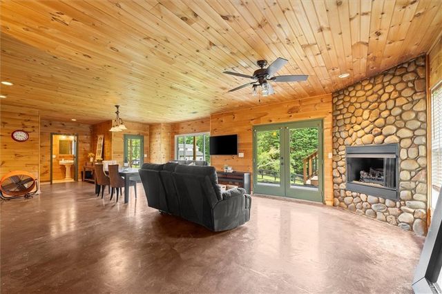 15 Hyalite Road E, Dahlonega, GA 30533