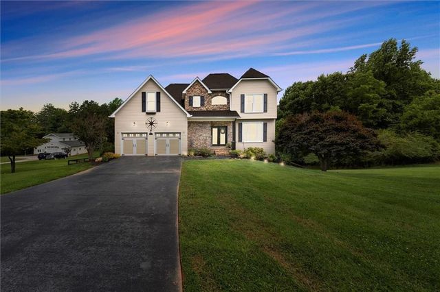 15 Hyalite Road E, Dahlonega, GA 30533
