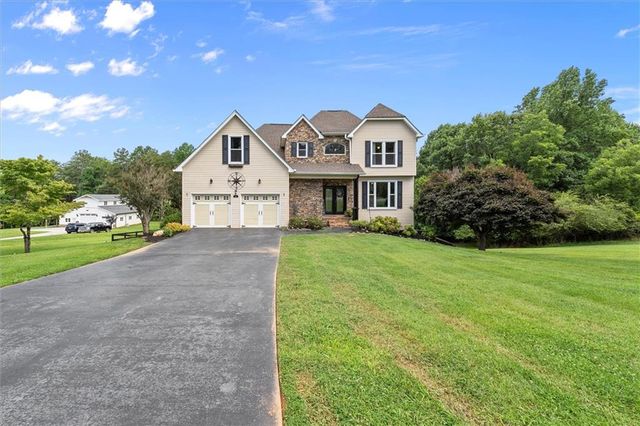 15 Hyalite Road E, Dahlonega, GA 30533
