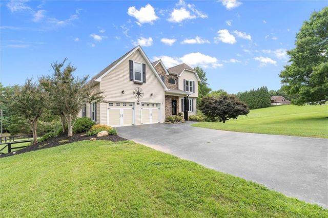 15 Hyalite Road E, Dahlonega, GA 30533