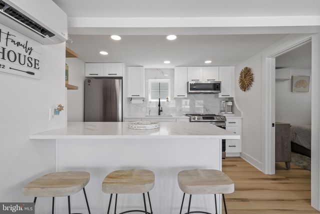 163 N BEACH AVE, Cape May Court House, NJ 08210