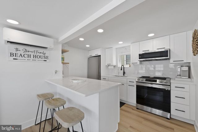 163 N BEACH AVE, Cape May Court House, NJ 08210