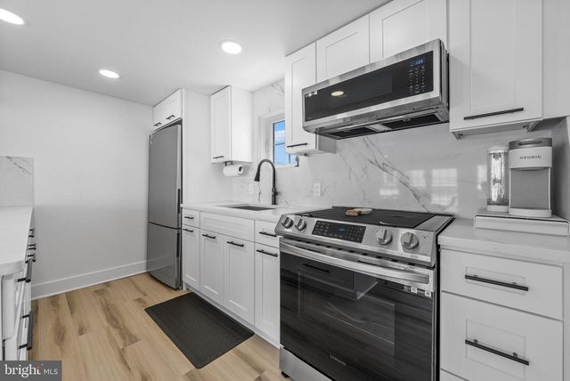 163 N BEACH AVE, Cape May Court House, NJ 08210