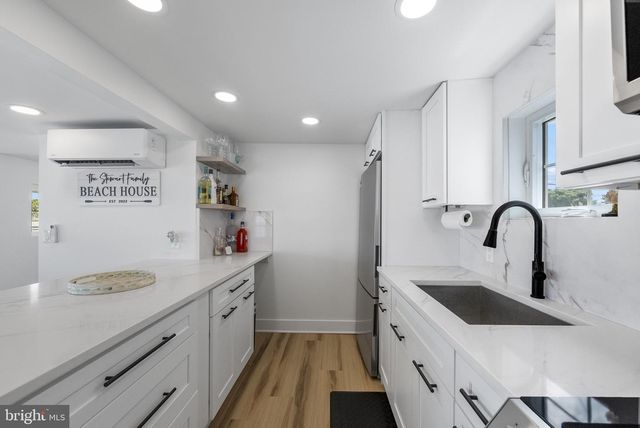 163 N BEACH AVE, Cape May Court House, NJ 08210