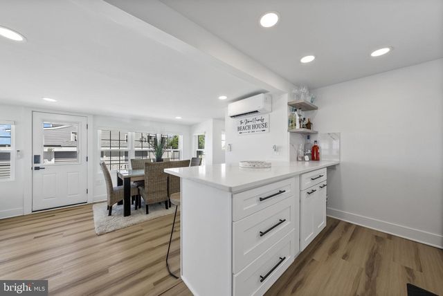 163 N BEACH AVE, Cape May Court House, NJ 08210