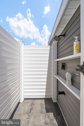 163 N BEACH AVE, Cape May Court House, NJ 08210