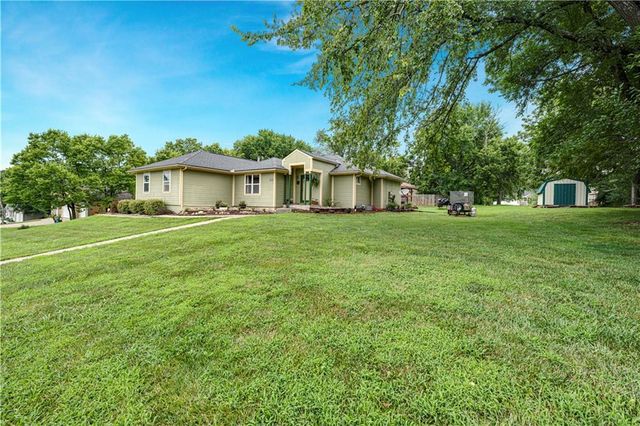 13710 Barber Avenue, Bonner Springs, KS 66012