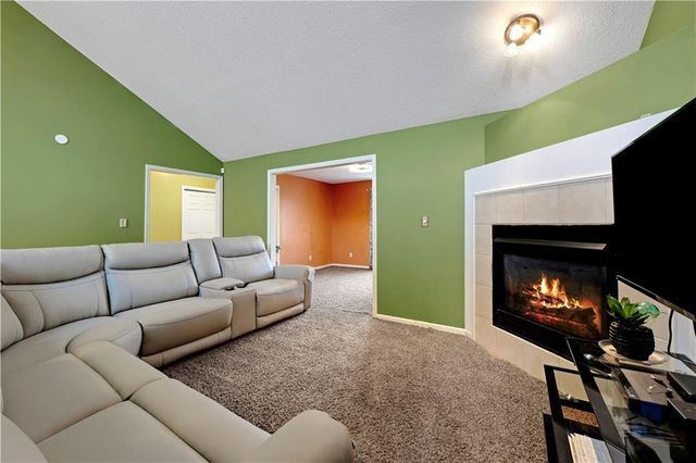 13710 Barber Avenue, Bonner Springs, KS 66012