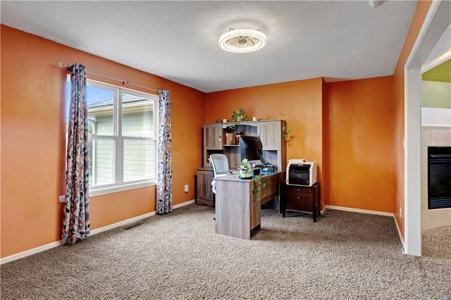 13710 Barber Avenue, Bonner Springs, KS 66012